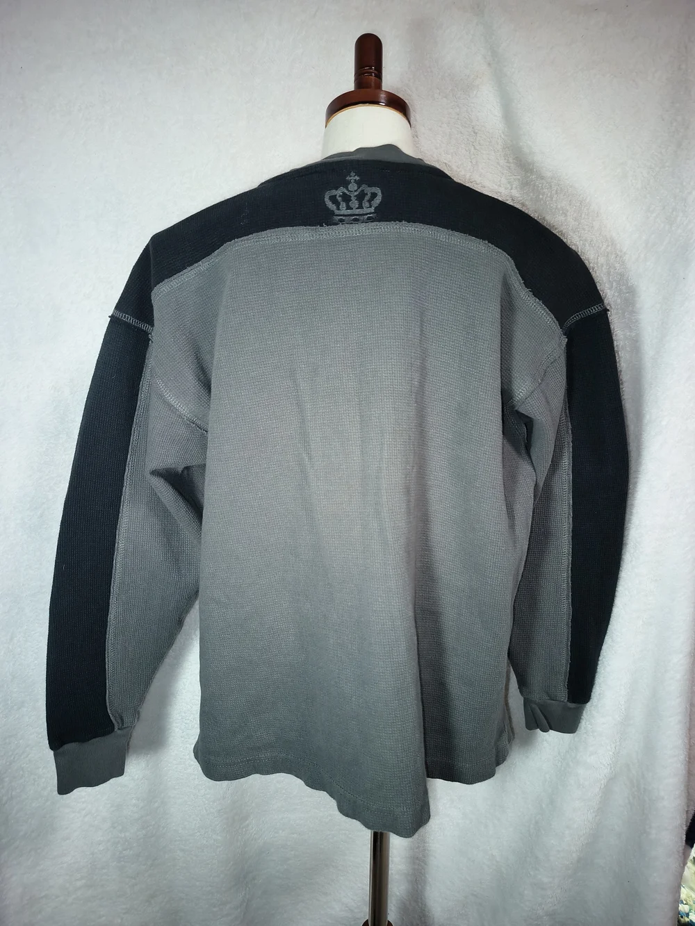 burnside Boys Gray Long Sleeve Tee with Blue Crest Patch        KS 27